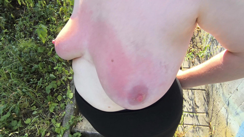 Bouncy Tits Action: Titslapping World Record Trainig 2 - 9 di 18 - 4230 schiaffi
