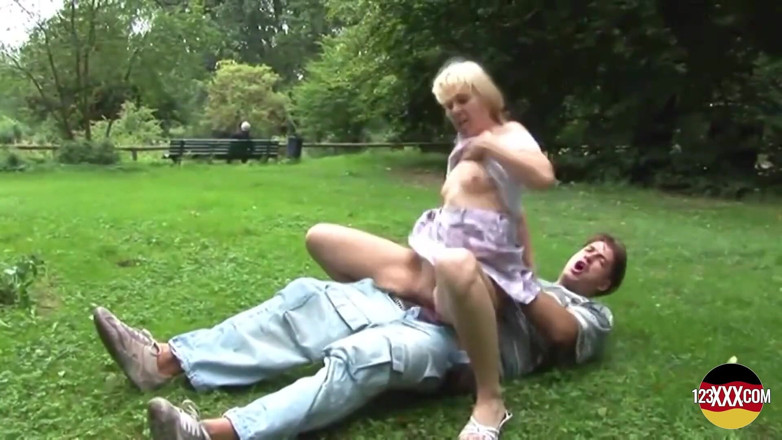 123XXX - Fucked Amateurs in Germany!: Slutty Blonde se nemůže najíst toho tlustého ptáka
