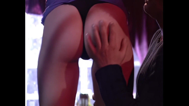 Pornobello: 沙漠玫瑰：年轻、美丽，渴望感受她甜美脸上的精液