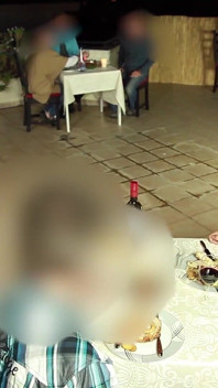 Pariez că te voi fute în restaurant??