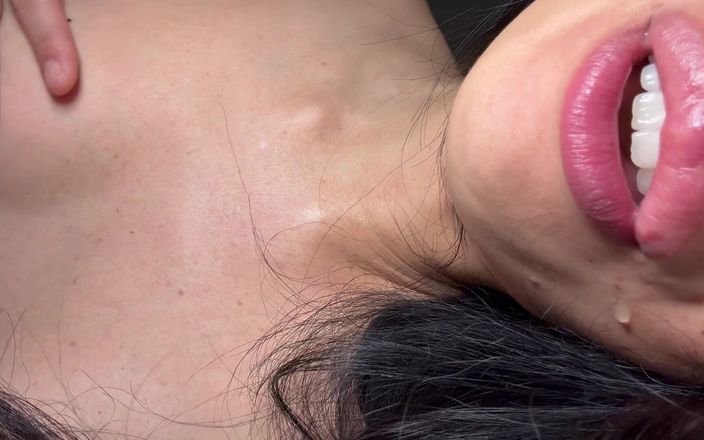 Asmr_mouth: 横たわった状態であなたを舐める