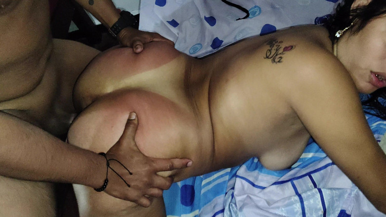 AngyAmazon: 我的爱人在我丈夫拍摄时进行狗狗性交