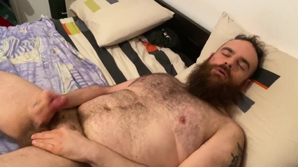 Mike Hun's Porn Shack: Mike Hunt se fute după reproducere și însămânțare