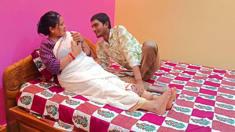 MrsEntertainer: विधवा उसे हार्डकोर सेक्स खुशी देती है