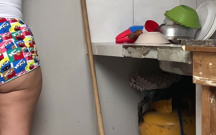 Gordo fuck: 皿洗いと引き換えにキッチンで犯される