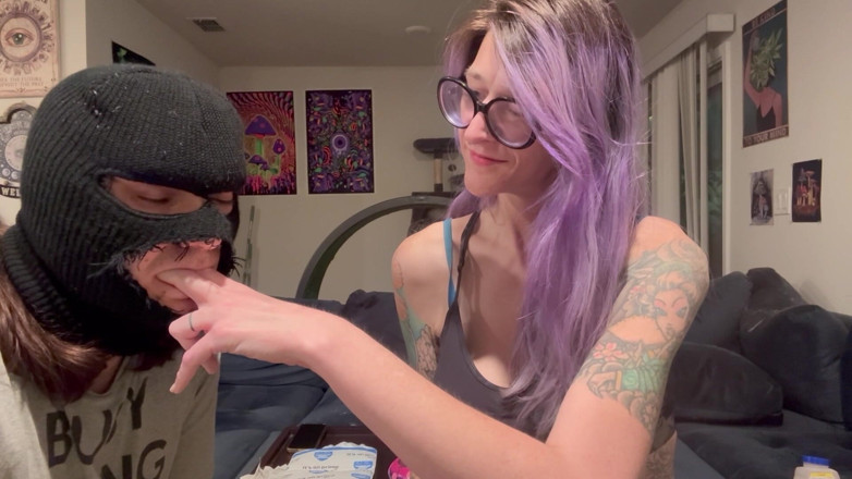 Peppermint Giantess: 67 - Mușcătură cu degetul lung