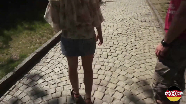 123XXX - Fucked Amateurs in Germany!: Duas morenas gostosas compartilham vara grande e dura