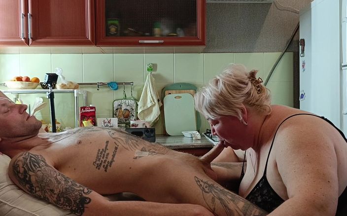 Zona901: Sąsiad robi głębokie gardło obciąganie i połyka grubą spermę