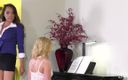 Trans Angels: Trans Angels - 淫荡学生kate england让她的钢琴老师jessica Foxx抽插她紧致的阴户