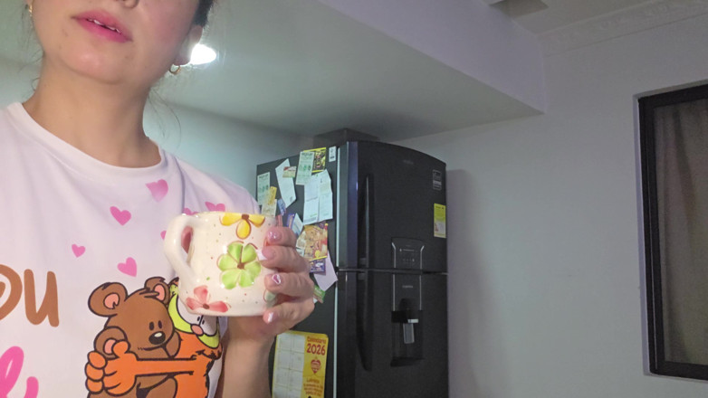 alexia twerk videos: Sakin kahve seansı sadece konuşuyor ve rahatlatıcı