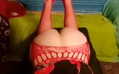 Leker i min röda bodysuit och cuming med min dildo fyllda i mig