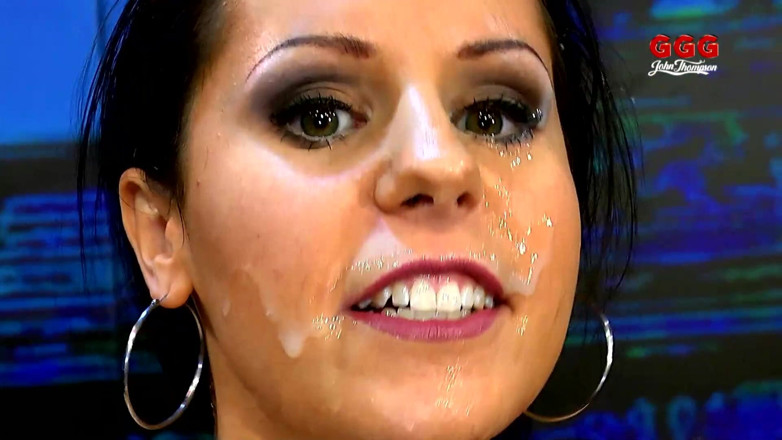 German Hardcore Gangbang: Ggg - Loira spermakoenigin chupa vários paus descontroladamente