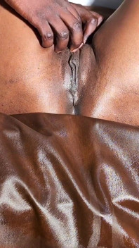 Una grande figa nera scopata dopo il massaggio