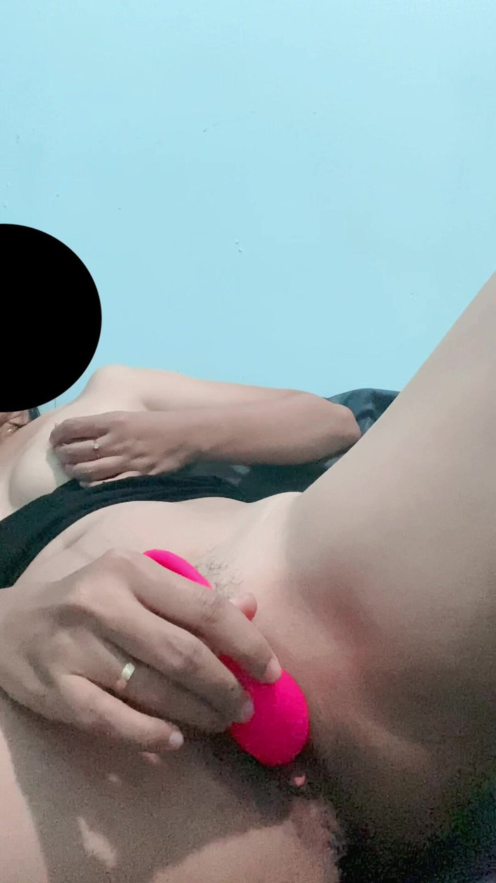 Bella Ivanka: Kom hem från college och använd omedelbart en vibrator tills...