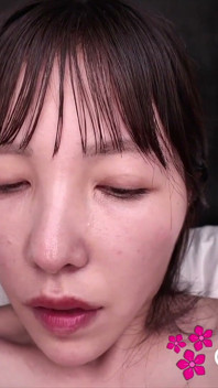 Un spectacle de masturbation pour une femme mariée à forte poitrine pure