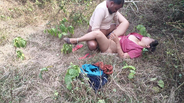 Sona bhabhi: Odia Sex Video, Odia 18 Years College Girl Sex in Outdoor...