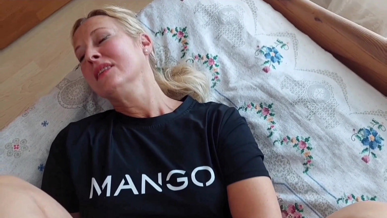 Selena701: Аматорська Блондинка Зріла Дружина Насолоджується Сексом Між Ними