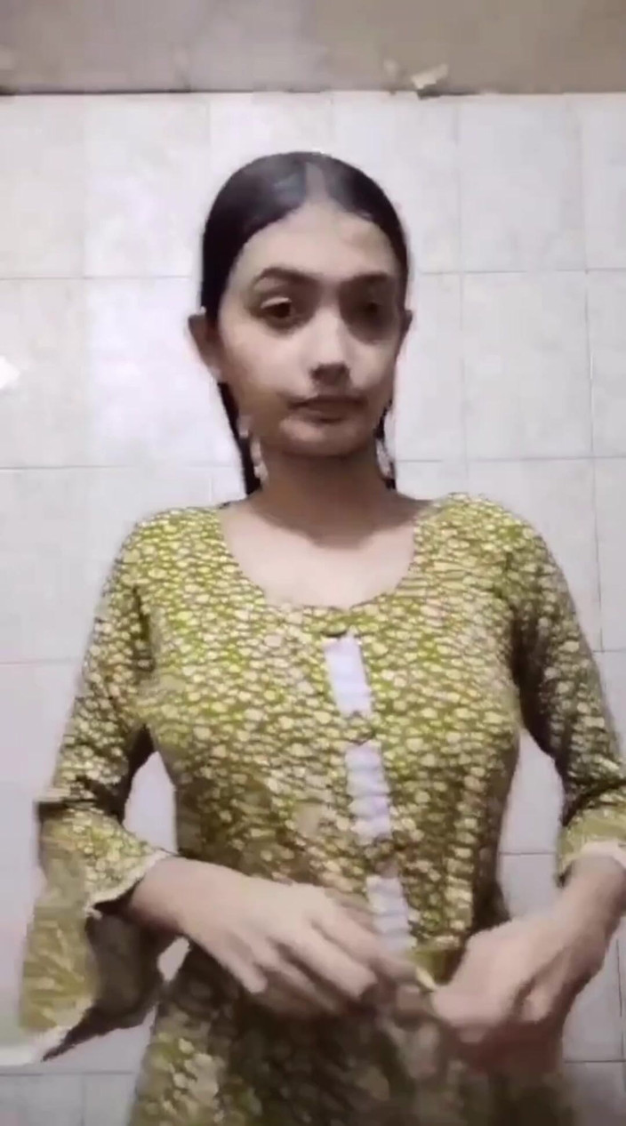 CollegeTeenCouple: Můj přítel nahrál moji nahou camshow, takže jsem ji nahrál