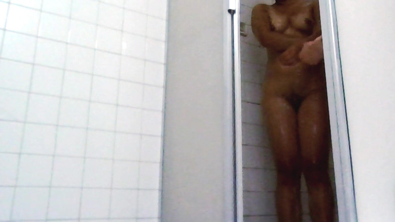 MASSIMO Y ENZO: Salle de bain, douche, eau, couple mouillé, réel, maison