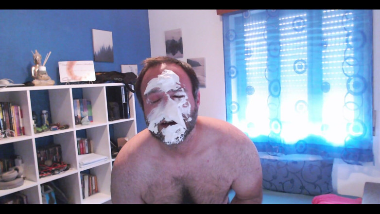 RAvingr4d4: Vidéo stupide, rasage et rasage d’une tarte à la mousse sur...