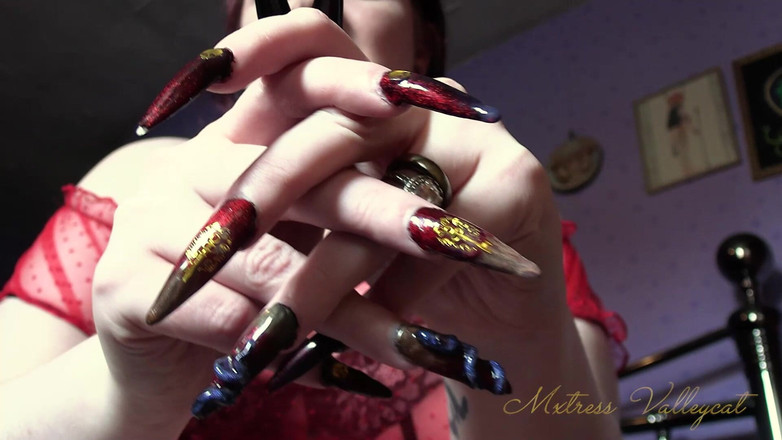 Mxtress Valleycat: Ceremonia unghiilor Stiletto