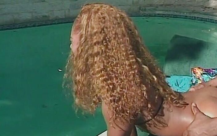 Black Jass: Chica nubiana culona está siendo follada cerca de la piscina