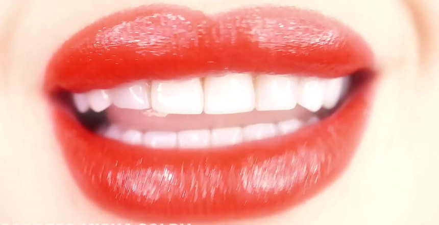 Goddess Misha Goldy: Mỗi khi bạn nhìn thấy đôi môi lớn màu đỏ của tôi -...