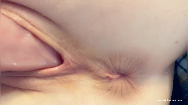 FoxyAleksa: Jugoso coño pequeño follando Agujero apretado debajo de la falda....