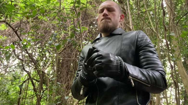 Leather Golves porn video – Daddy in Leather, Domination