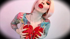 Baal Eldritch: Valentýnské prase krmící hra - líbání, líbání, polibky