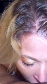 La BBW Sally black se fait ravir par une bite noire, révision