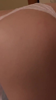 Apetite sexual de um homem e uma madrasta superprotetora que até faz trabalho sexual apenas para ele .-1