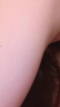 Japanse vrouwenscène 2 slanke Japanse tiener geniet van haar harige kut cumshot