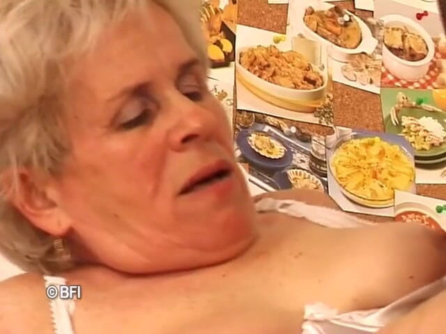 Mature Babes: Min farmor min lärare.