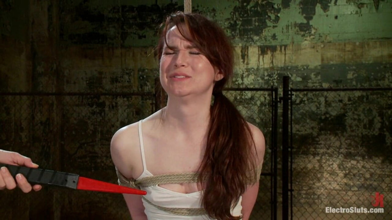 Electrosluts by Kink: Annabelle Lee est une électroslute !