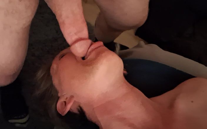 Mandi Moon: Ondersteboven diep in de keel