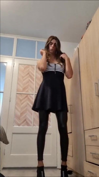 Sissyhusband tek başına poz ve dildo 5