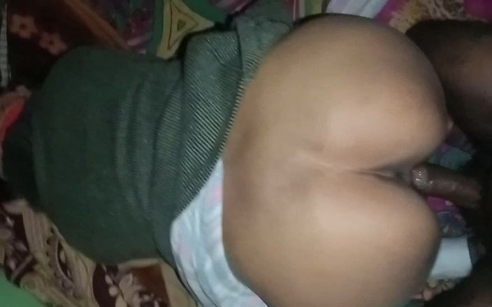 Pooja Sexy: Ik neuk mijn rijke latina-stiefzus lekker totdat ze haar al...