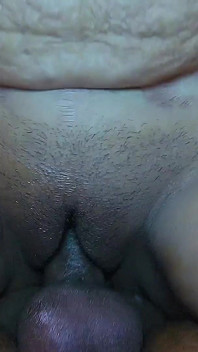 Matură sexy desi și mama vitregă excitată își învață fiul vitreg cum să se fută prima dată (audio hindi)