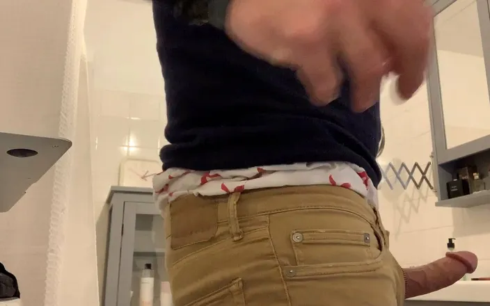 TJenner: Beating off in the Bathroom, Cum Stains Everywhere, Dried Cum...
