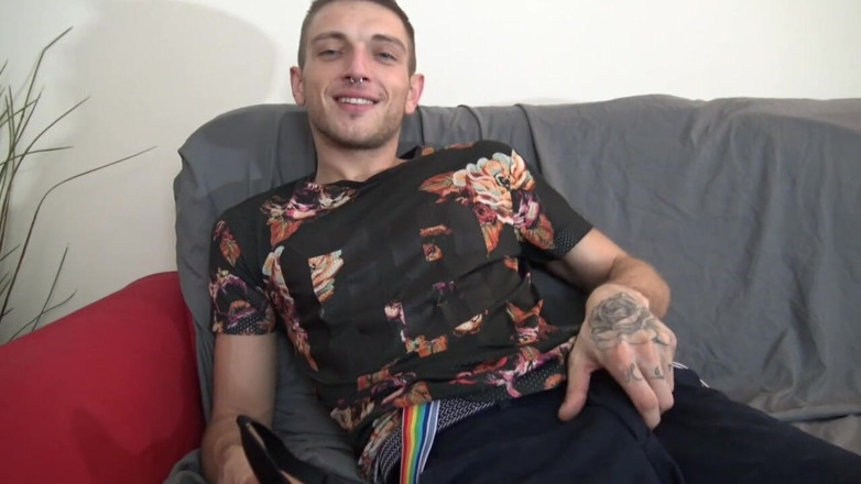 ROMANTIK FRENCH FUCKER XXL: El twink Jevin follada por el culo a pelo por...