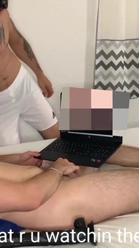 Złapałem mojego chłopca walącego się i oglądając porno i ukarałem go