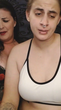 Tetas flácidas humilhação dom treinamento sutiã