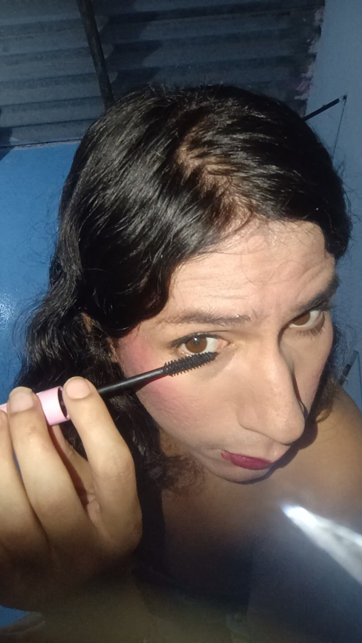 Femboy from Colombia: Estoy Llegando a Pintar Esta Habitacion