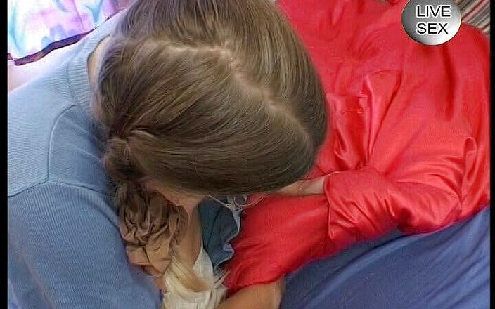 German Classic Porn videos: Cewek itu suka didobel penetrasi!