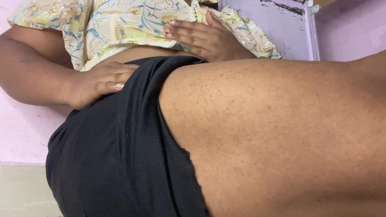 Angoori: Tamil menina dedilhando buceta peitos show