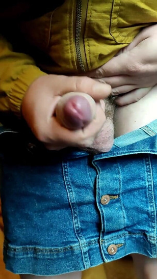 Sara B: Sega e sborrata in gonna di jeans