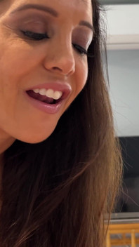 新的戴绿帽子的大量面部护理