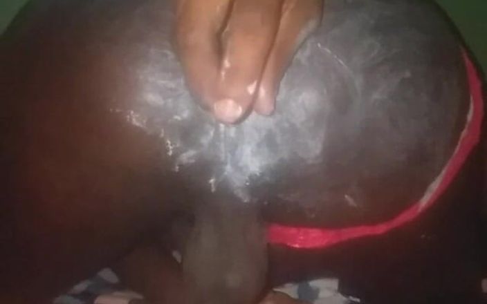 Badman4606: Dia crot di sekujur lubang pantatku.