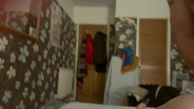 Frequentmasturbation: Záběr zblízka na video z lízání kundičky k orgasmu se šťastným...